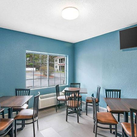 Quality Inn Куинсбери Экстерьер фото