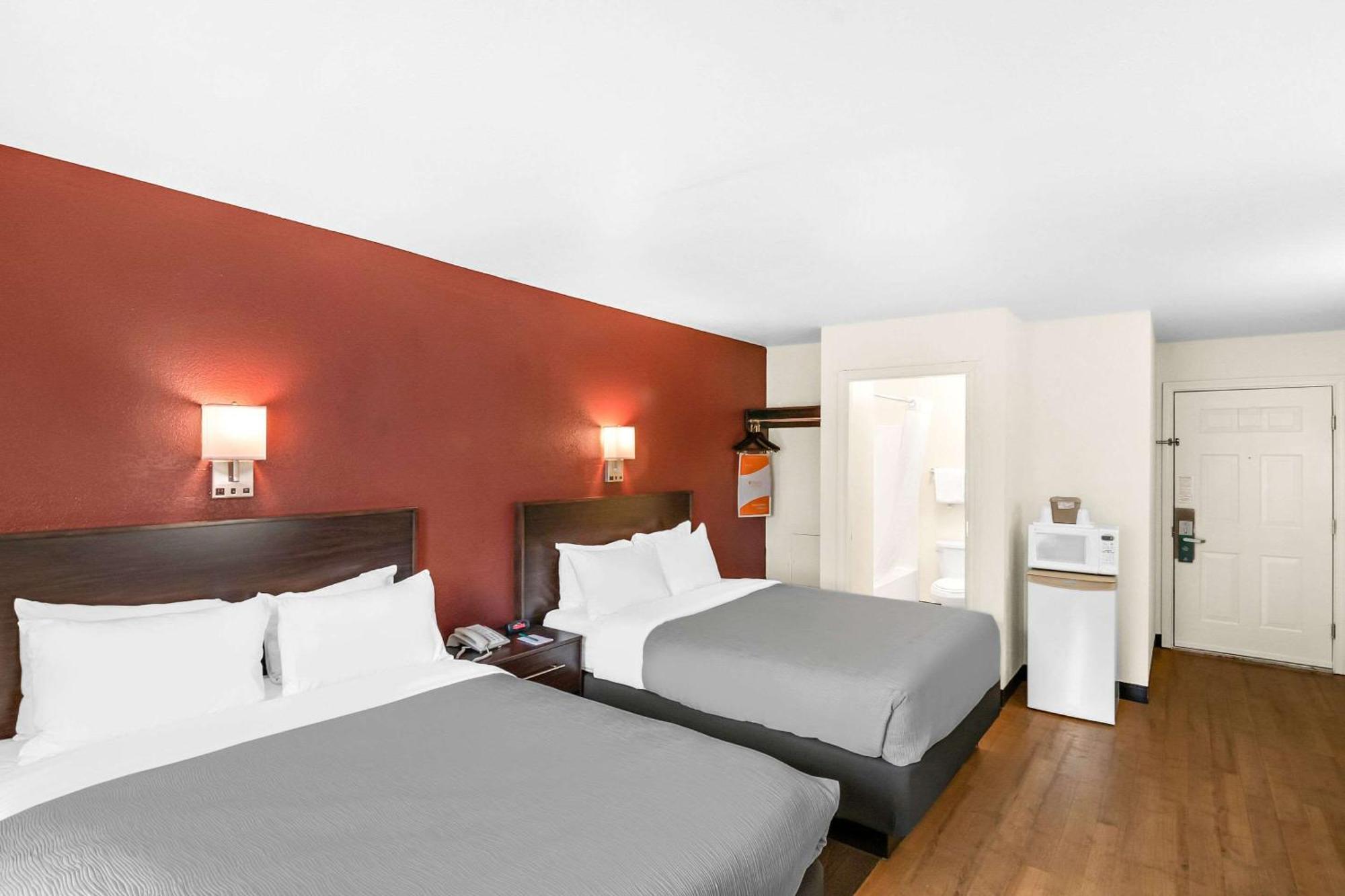 Quality Inn Куинсбери Экстерьер фото