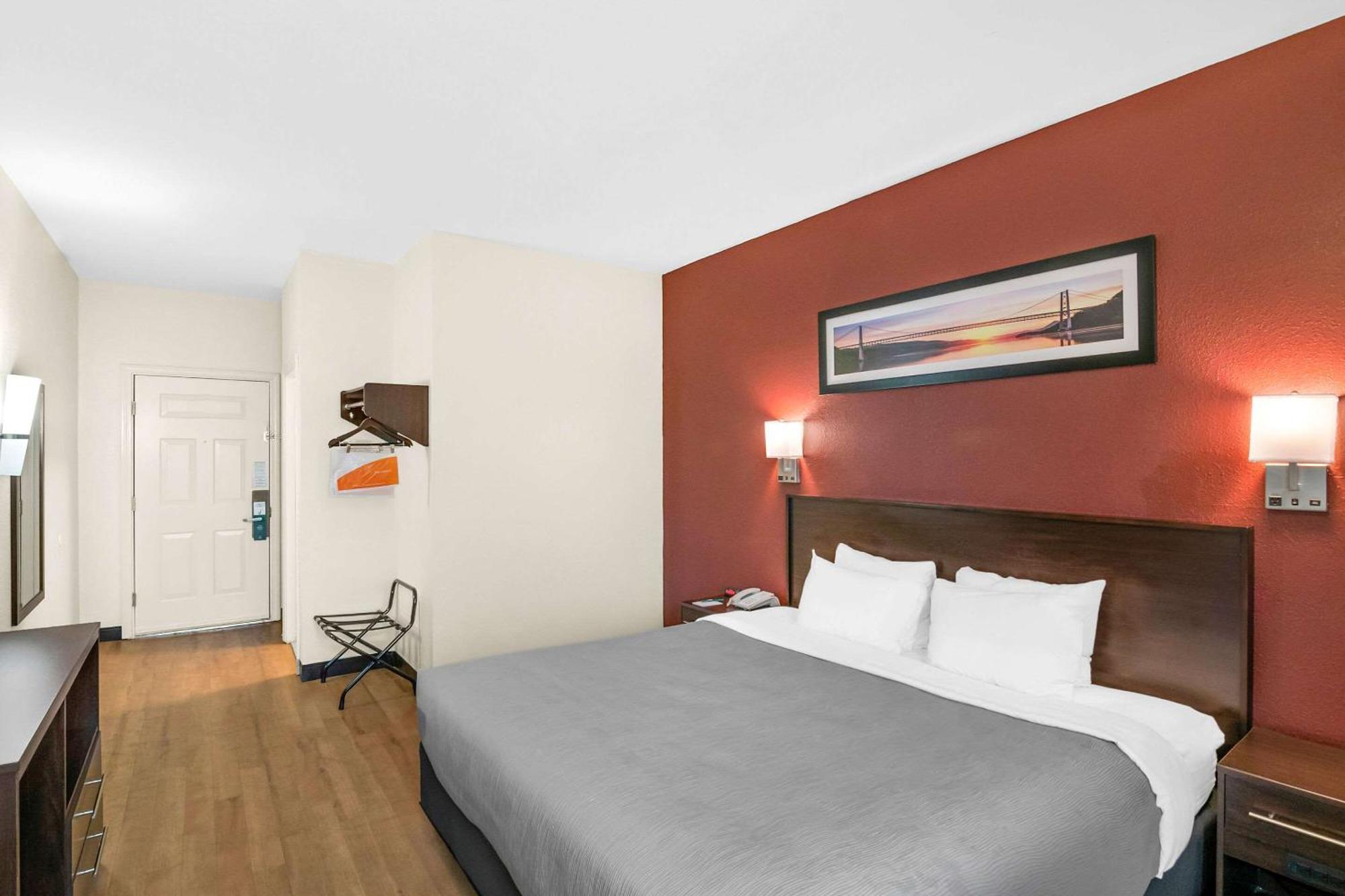 Quality Inn Куинсбери Экстерьер фото