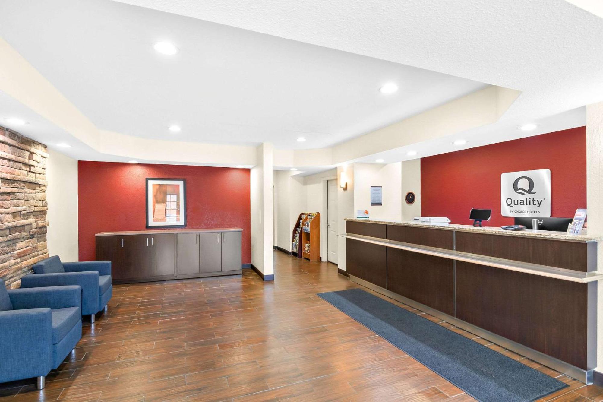 Quality Inn Куинсбери Экстерьер фото