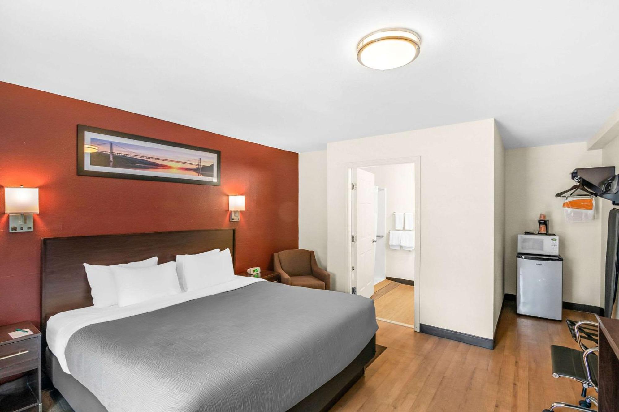 Quality Inn Куинсбери Экстерьер фото