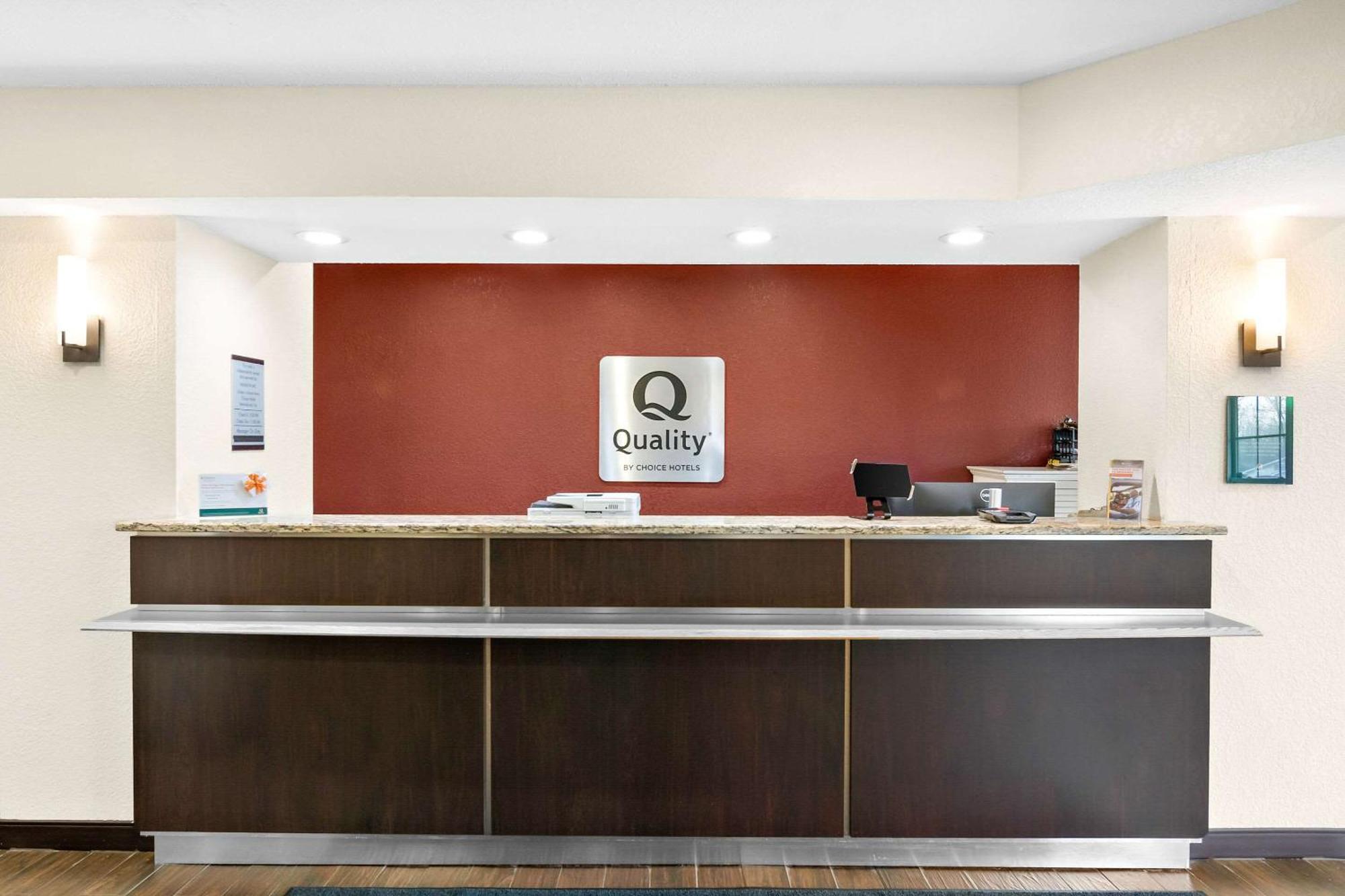 Quality Inn Куинсбери Экстерьер фото